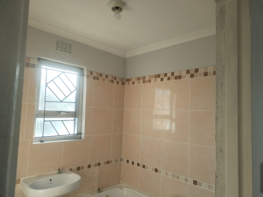 2 Bedroom Property for Sale in Mxolisi Phetani Western Cape